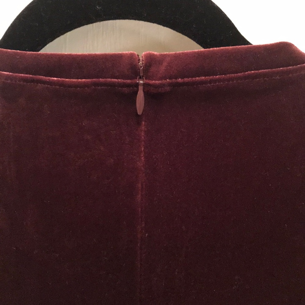 GAP velvet plum sleeveless top - Picture 3 of 5